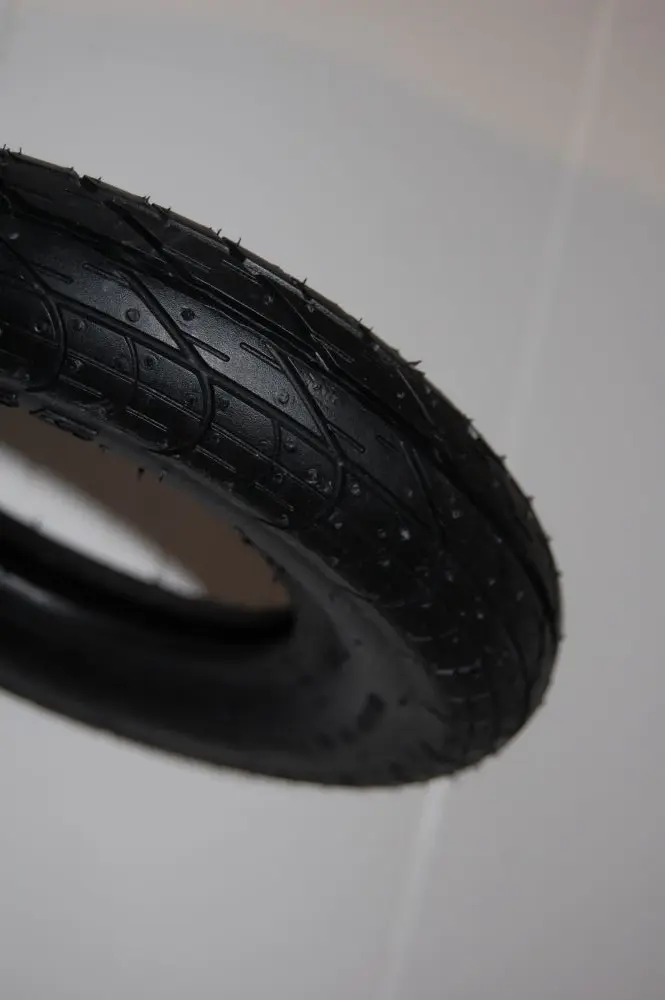 Reifen 225X55 - 220/120 x 50 Rillen-Profil schwarz Reifen 225X55 - 220/120 x 50 Rillen-Profil schwarz
