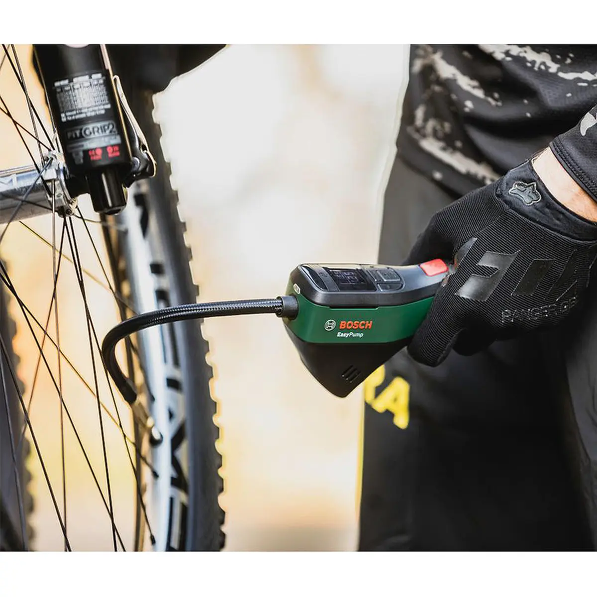 Bosch EasyPump Akku-Druckluftpumpe Bosch EasyPump Akku-Druckluftpumpe