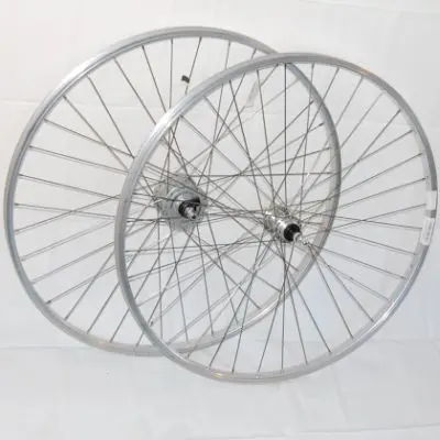 Laufradsatz 28 Zoll Aluminium silber Nabendynamo / Schraubkranz Kettenschaltung Laufradsatz 28 Zoll Aluminium silber Nabendynamo / Schraubkranz Kettenschaltung